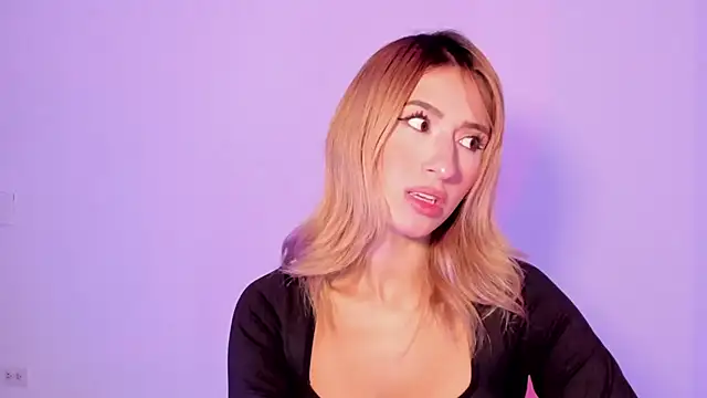 Snapshot of Ashleyroys_111 chatting on 10.13.25 Ashleyroys 111 online show from 10.13.25