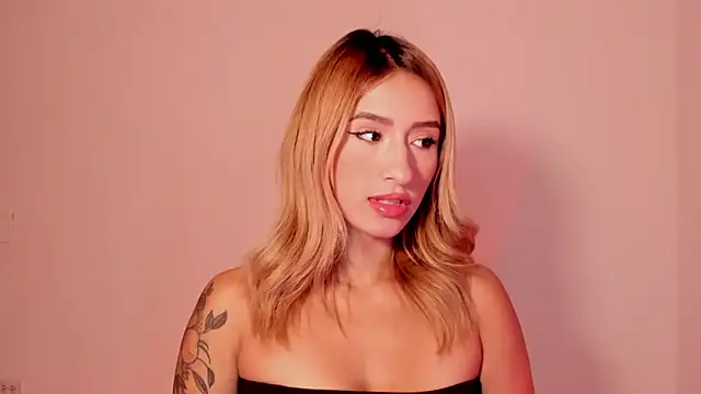 Snapshot of Ashleyroys_111 chatting on 10.14.25 Ashleyroys 111 online show from 10.14.25