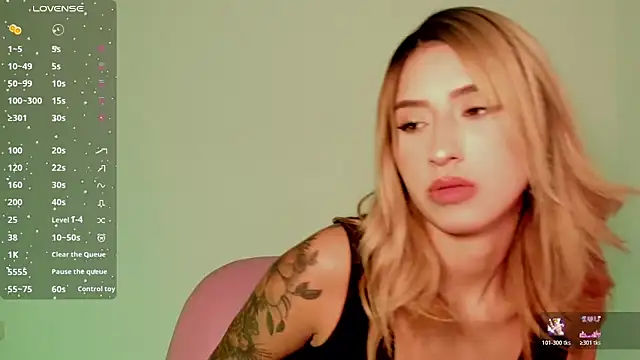 Snapshot of Ashleyroys_111 chatting on 11.04.25 Ashleyroys 111 online show from 11.04.25