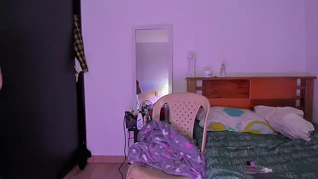 Kari Ruiz  online show from 10.27.25