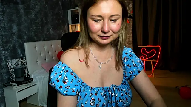 Snapshot of scent__of_woman chatting on 11.05.25 scent of woman online show from 11.05.25