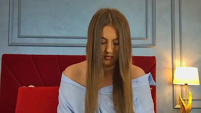 Hazellynn online show from 10.10.25
