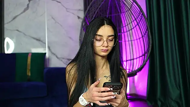 RachelRavee online show from 10.25.25