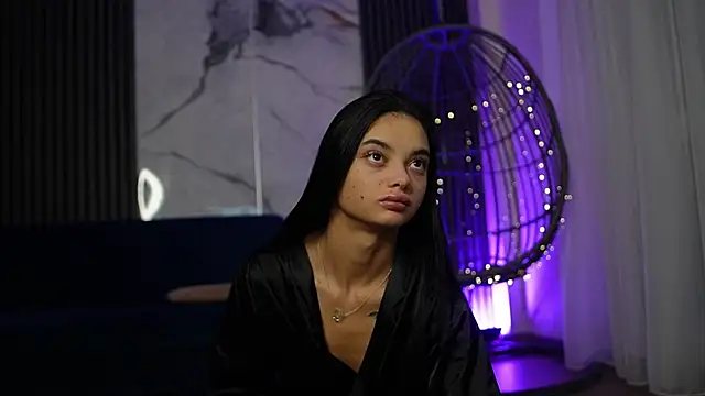 RachelRavee online show from 12.04.25