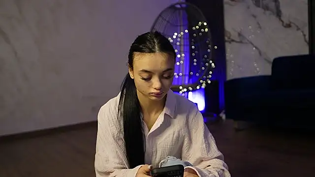 RachelRavee online show from 01.15.26