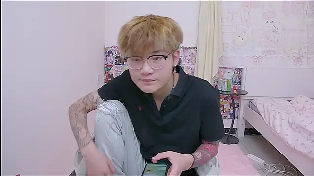 KK-cuteboy online show from 04.10.26