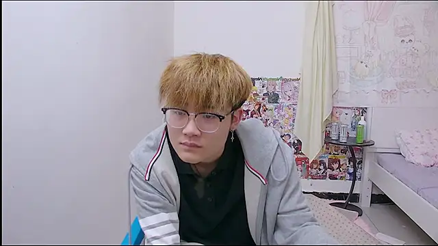 KK-cuteboy online show from 04.11.26