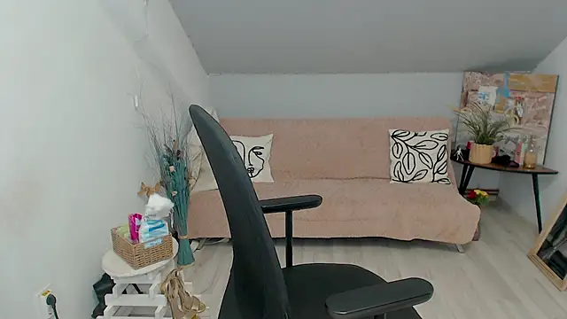 BettyJamess online show from 10.27.25