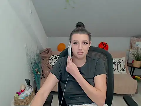 BettyJamess online show from 10.29.25