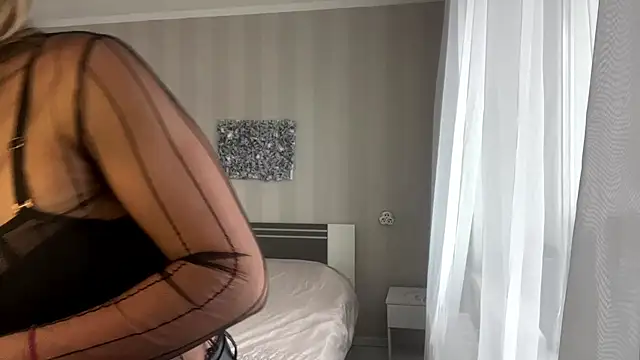 Snapshot of JadeExxa chatting on 11.04.25 JadeExxa online show from 11.04.25