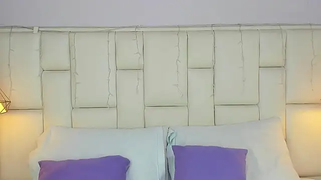 Snapshot of EmmaHolter chatting on 11.06.25 EmmaHolter online show from 11.06.25