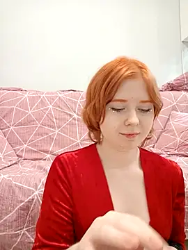 Snapshot of HoneyErica chatting on 10.18.25 HoneyErica online show from 10.18.25