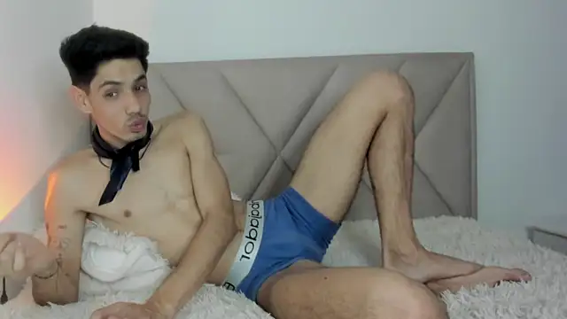 Snapshot of fabrizzio_Monti chatting on 10.16.25 fabrizzio Monti online show from 10.16.25