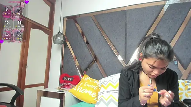 KimiAnal online show from 10.11.25