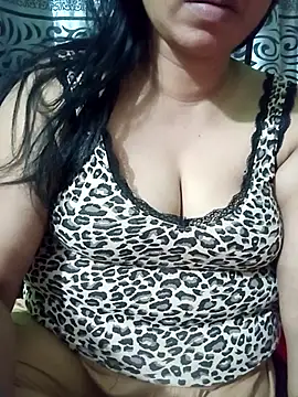 Snapshot of Rubina3344 chatting on 10.31.25 Rubina3344 online show from 10.31.25