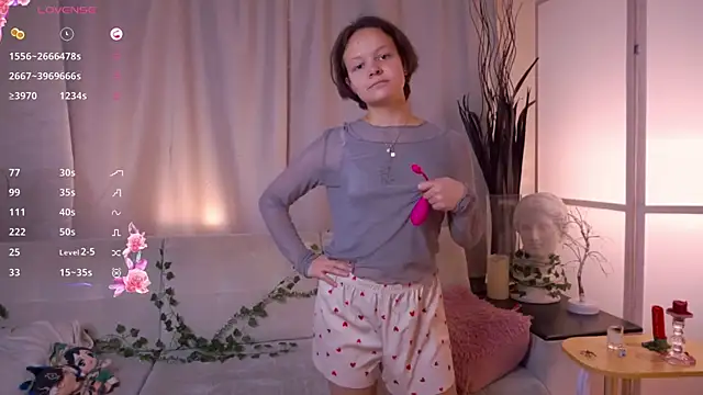 VeliaRogoff online show from 11.04.25