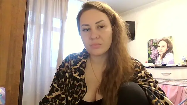 Snapshot of MeadowEyes chatting on 10.21.25 MeadowEyes online show from 10.21.25