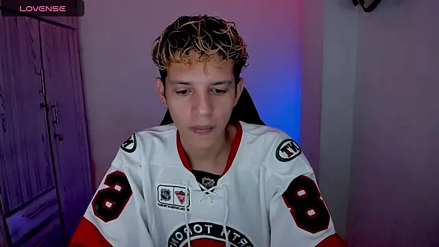 tylernova online show from 04.04.26