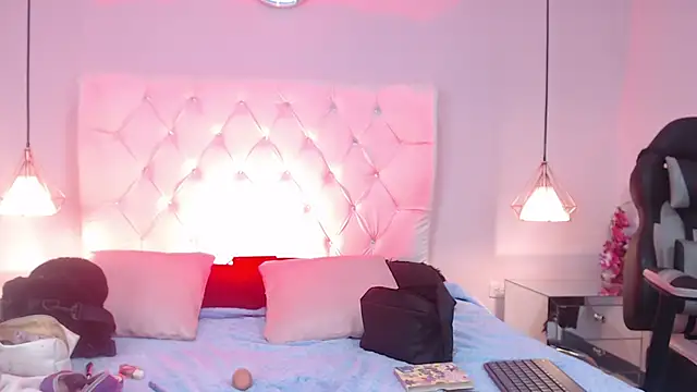 Bubbiecherry online show from 10.31.25