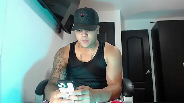 Snapshot of Boyhot_00 chatting on 10.09.25 Boyhot 00 online show from 10.09.25