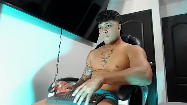 Snapshot of Boyhot_00 chatting on 10.31.25 Boyhot 00 online show from 10.31.25