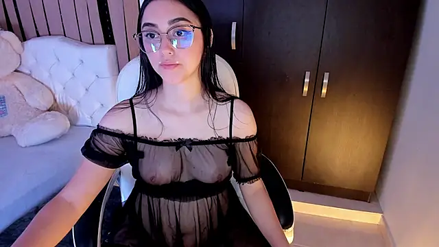 Snapshot of cute_angel4u chatting on 10.30.25 cute angel4u online show from 10.30.25