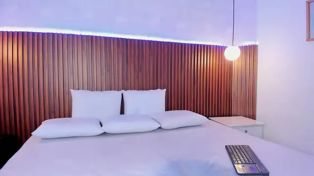 Foxy Kylie online show from 10.17.25