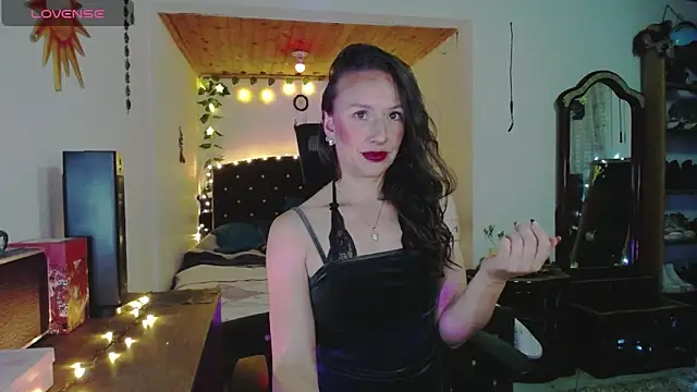 Snapshot of indigo_wild_ chatting on 10.30.25 indigo wild online show from 10.30.25