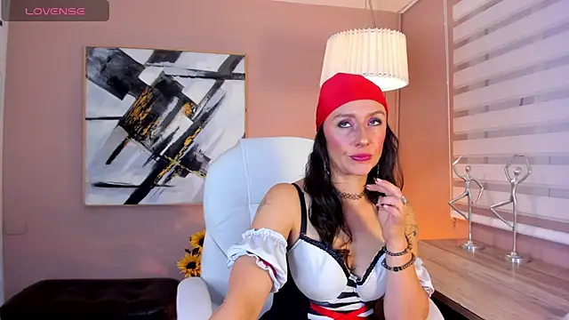 Snapshot of indigo_wild_ chatting on 10.31.25 indigo wild online show from 10.31.25