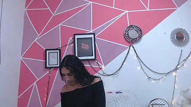 Tifany Adams online show from 11.18.25