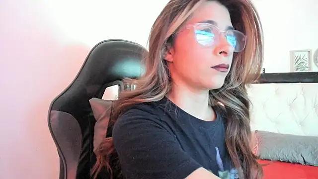 Sara Roades online show from 11.11.25