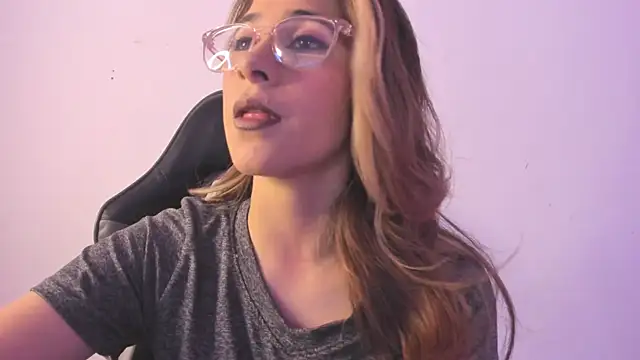 Sara Roades online show from 11.12.25