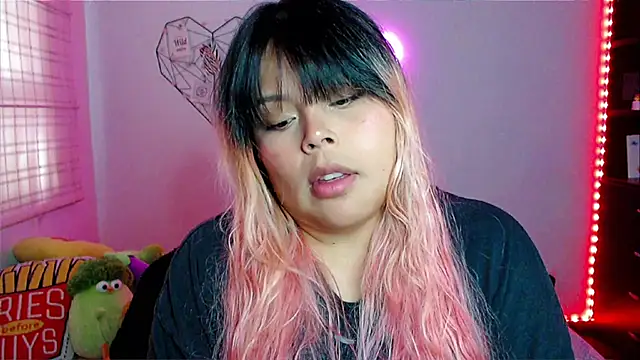 Snapshot of EllieMoonX chatting on 02.01.26 EllieMoonX online show from 02.01.26