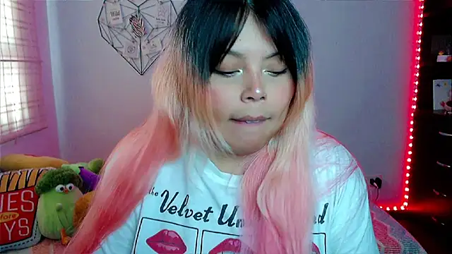 Snapshot of EllieMoonX chatting on 02.02.26 EllieMoonX online show from 02.02.26