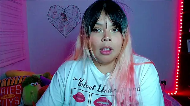 Snapshot of EllieMoonX chatting on 02.03.26 EllieMoonX online show from 02.03.26