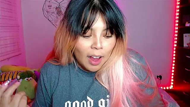 Snapshot of EllieMoonX chatting on 02.03.26 EllieMoonX online show from 02.03.26