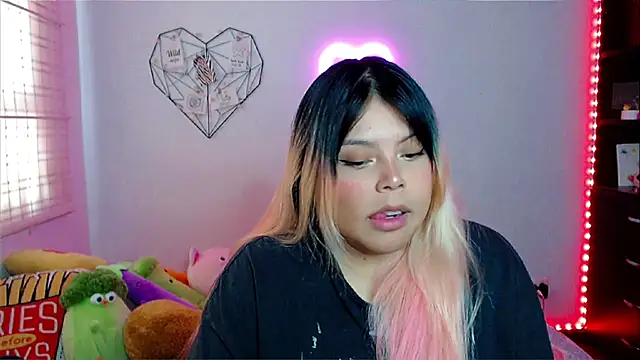 Snapshot of EllieMoonX chatting on 02.08.26 EllieMoonX online show from 02.08.26