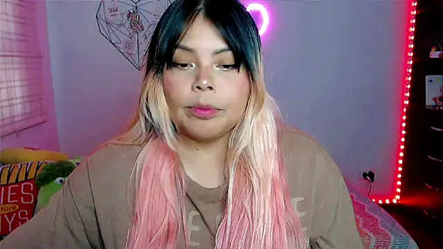 Snapshot of EllieMoonX chatting on 02.09.26 EllieMoonX online show from 02.09.26