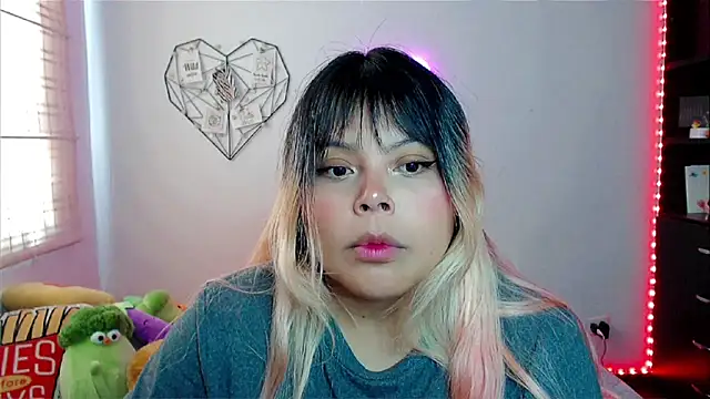 Snapshot of EllieMoonX chatting on 02.11.26 EllieMoonX online show from 02.11.26