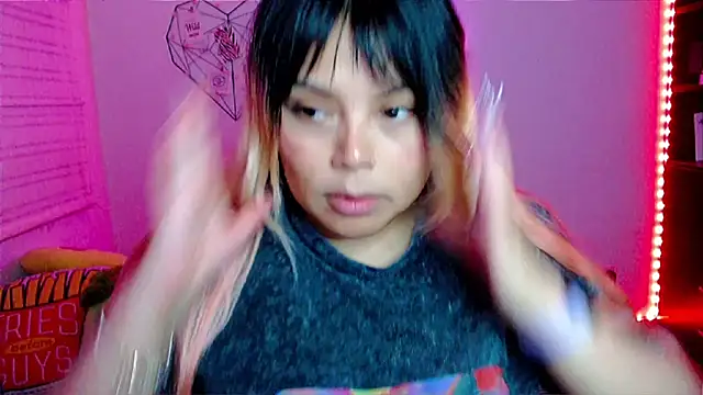 Snapshot of EllieMoonX chatting on 02.12.26 EllieMoonX online show from 02.12.26