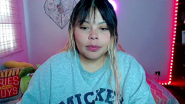 Snapshot of EllieMoonX chatting on 02.15.26 EllieMoonX online show from 02.15.26