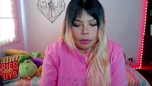 Snapshot of EllieMoonX chatting on 02.17.26 EllieMoonX online show from 02.17.26