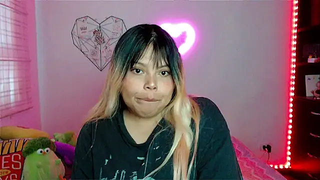 Snapshot of EllieMoonX chatting on 02.19.26 EllieMoonX online show from 02.19.26