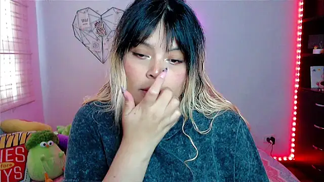 Snapshot of EllieMoonX chatting on 02.20.26 EllieMoonX online show from 02.20.26