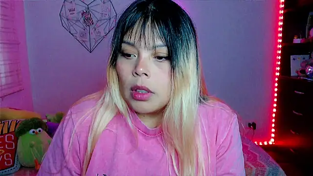 Snapshot of EllieMoonX chatting on 02.23.26 EllieMoonX online show from 02.23.26