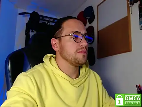 Snapshot of kurt_xx chatting on 11.07.25 kurt xx online show from 11.07.25