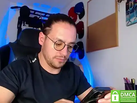 Snapshot of kurt_xx chatting on 11.08.25 kurt xx online show from 11.08.25