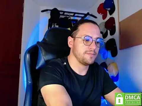 Snapshot of kurt_xx chatting on 11.08.25 kurt xx online show from 11.08.25