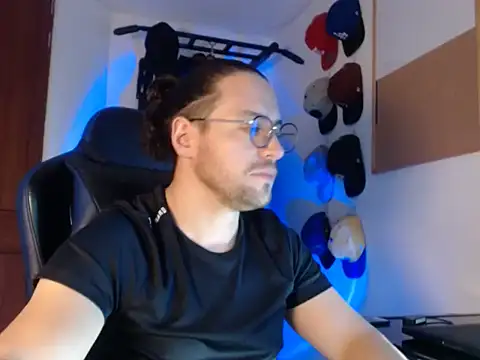 Snapshot of kurt_xx chatting on 11.09.25 kurt xx online show from 11.09.25