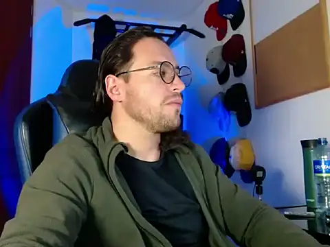 Snapshot of kurt_xx chatting on 11.13.25 kurt xx online show from 11.13.25